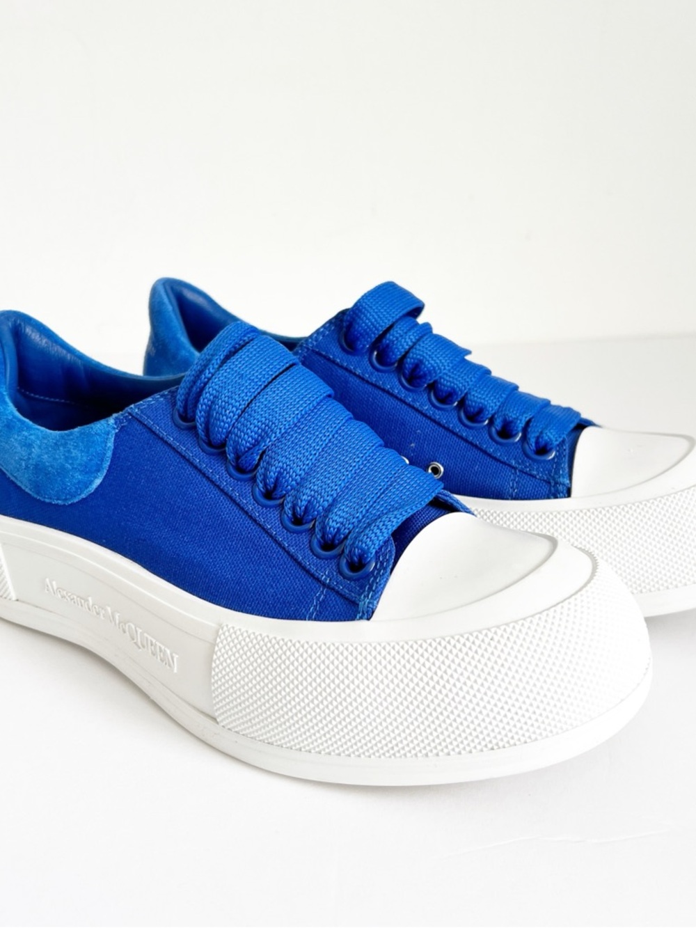 SZ 36.5 Alexander McQueen Deck Lace Up Plimsoll Sneakers In Navy Blue &
White